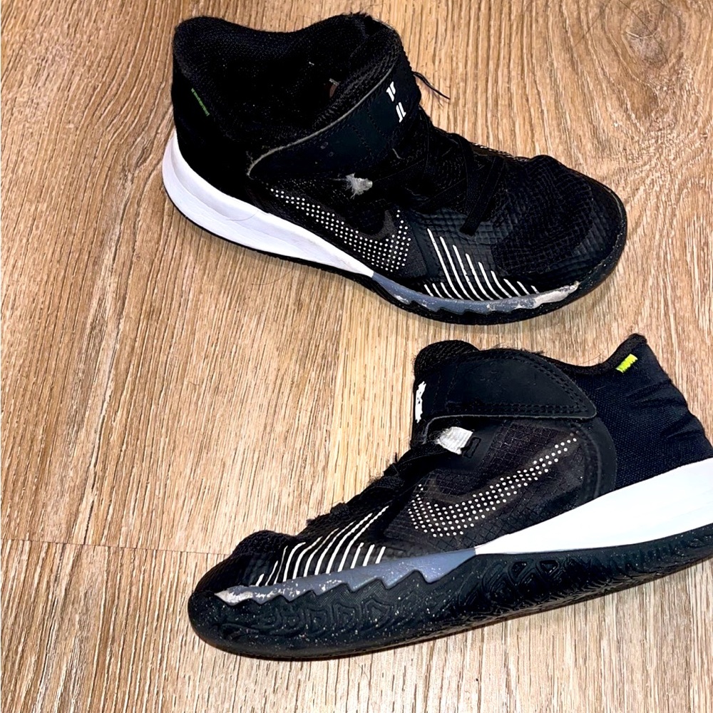 Boys shoes